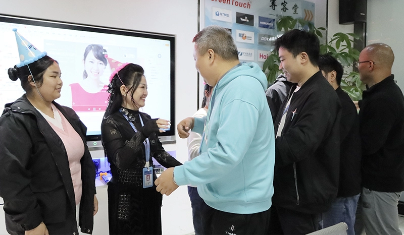 Теплота в совместных прогулках и совместное празднование дня рождения